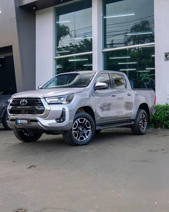 TOYOTA HILUX 2.8 D-4D TURBO DIESEL CD SRX 4X4 AUTOMÁTICO